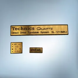 emblemat-technics-1210-mk2-85x15mm-zlote-naklejka-logo-znaczek-symbol