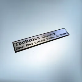 emblemat-naklejka-logo-technics-1210-mk2-ramka-srebrna-84x14mm