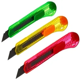 noz-do-tapet-plastikowy-18mm-mix-kolor-1sztuka