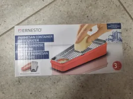 pojemnik-na-parmezan-z-tarka