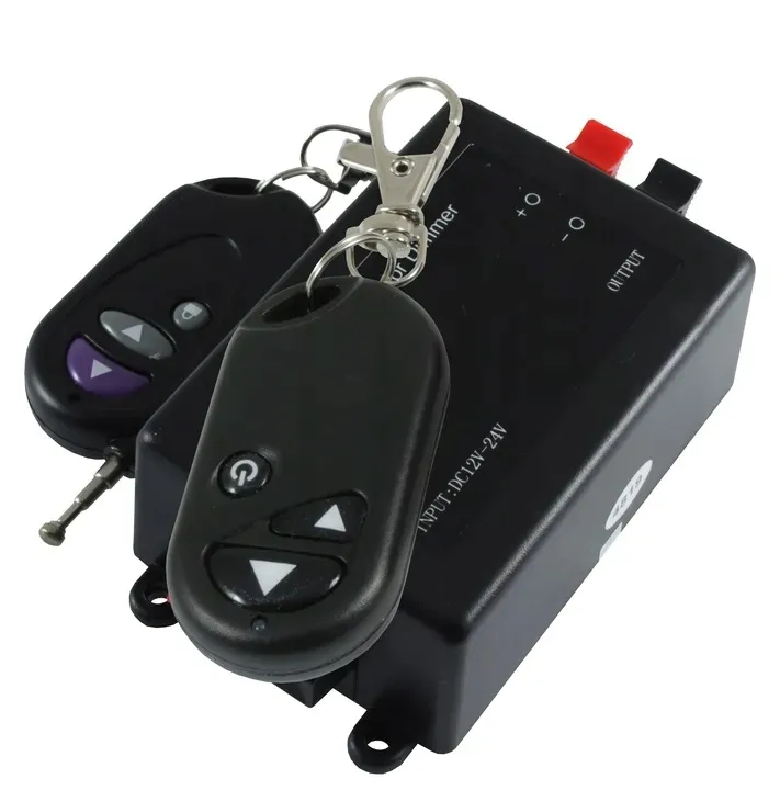 sterownik-sciemniacz-do-tasm-led-12v-radiowy-pilot