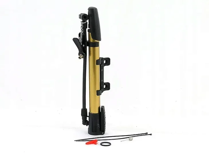 pompka-rowerowa-waga-z-opakowaniem-0-23-kg