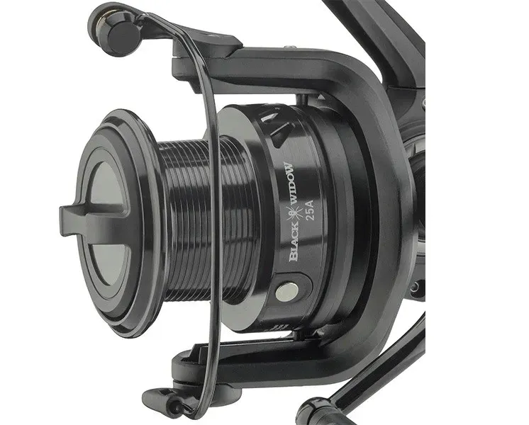 kolowrotek-daiwa-black-widow-25a
