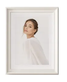 ramka-na-zdjecie-40x50-cm-luxor-biala-ze-szklem-wiszaca-do-salonu-pokoju