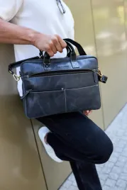 meska-skorzana-a4-torba-do-pracy-podrozna-na-laptopa-156-czarna-beltimore