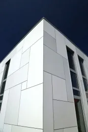 plyty-hpl-biala-na-elewacje-ral-9010