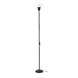 lampa-podlogowa-tagarp-czarna-biala-nowoczesny-design