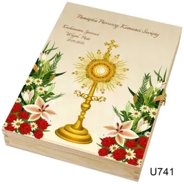 pamiatka-komunii-szkatulka-na-prezent-z-biblia