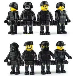 klocki-zestaw-figurek-policja-swat-16-postaci-z-bogatym-wyposazeniem