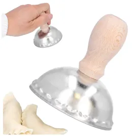 maszynka-do-pierogow-forma-stalowa-wykrawacz-ravioli-uszek-ciastek-7-cm