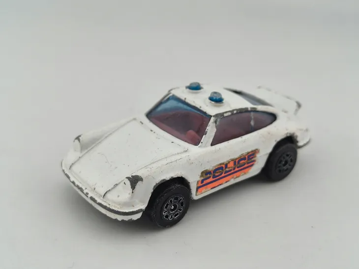 corgi-juniors-porsche-carrera-911