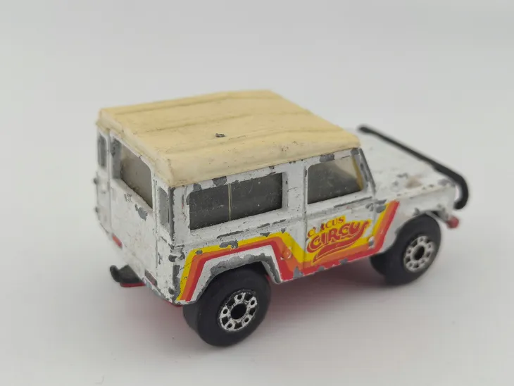 matchbox-land-rover-90-ninety-circus-stan-nowy