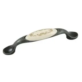 porcelanowy-uchwyt-meblowy-rozstaw-96mm-ze-wzorem