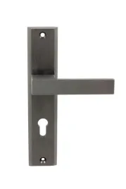 komplet-klamek-shark-k-k-black-pz-z-otworem-na-wkladke-rozstaw-72