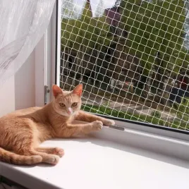 siatka-ochronna-dla-kotow-z-wlokna-poliestrowego-na-balkon-okno-dzrwi