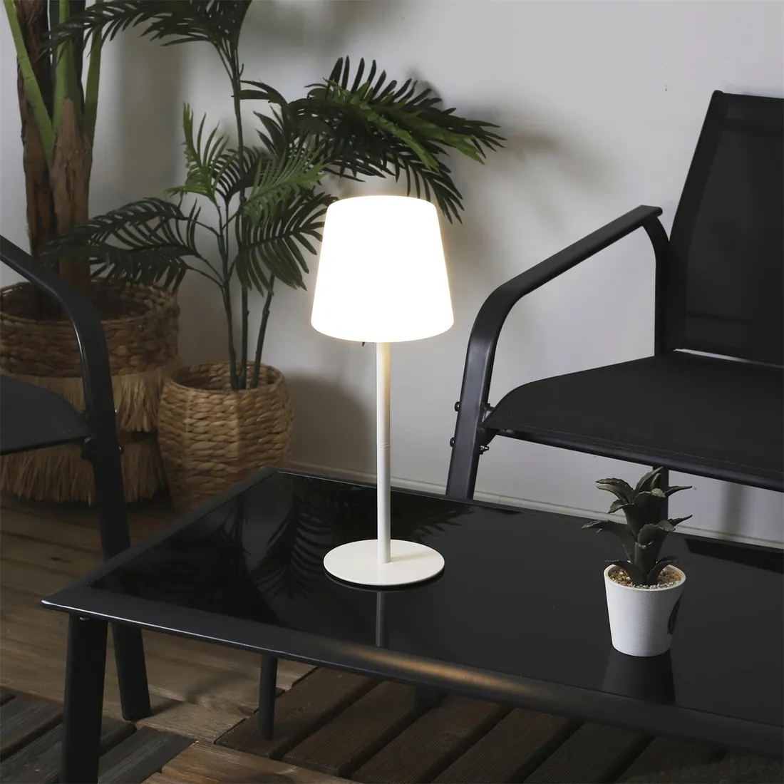 lampa-stolowa-usb-biala