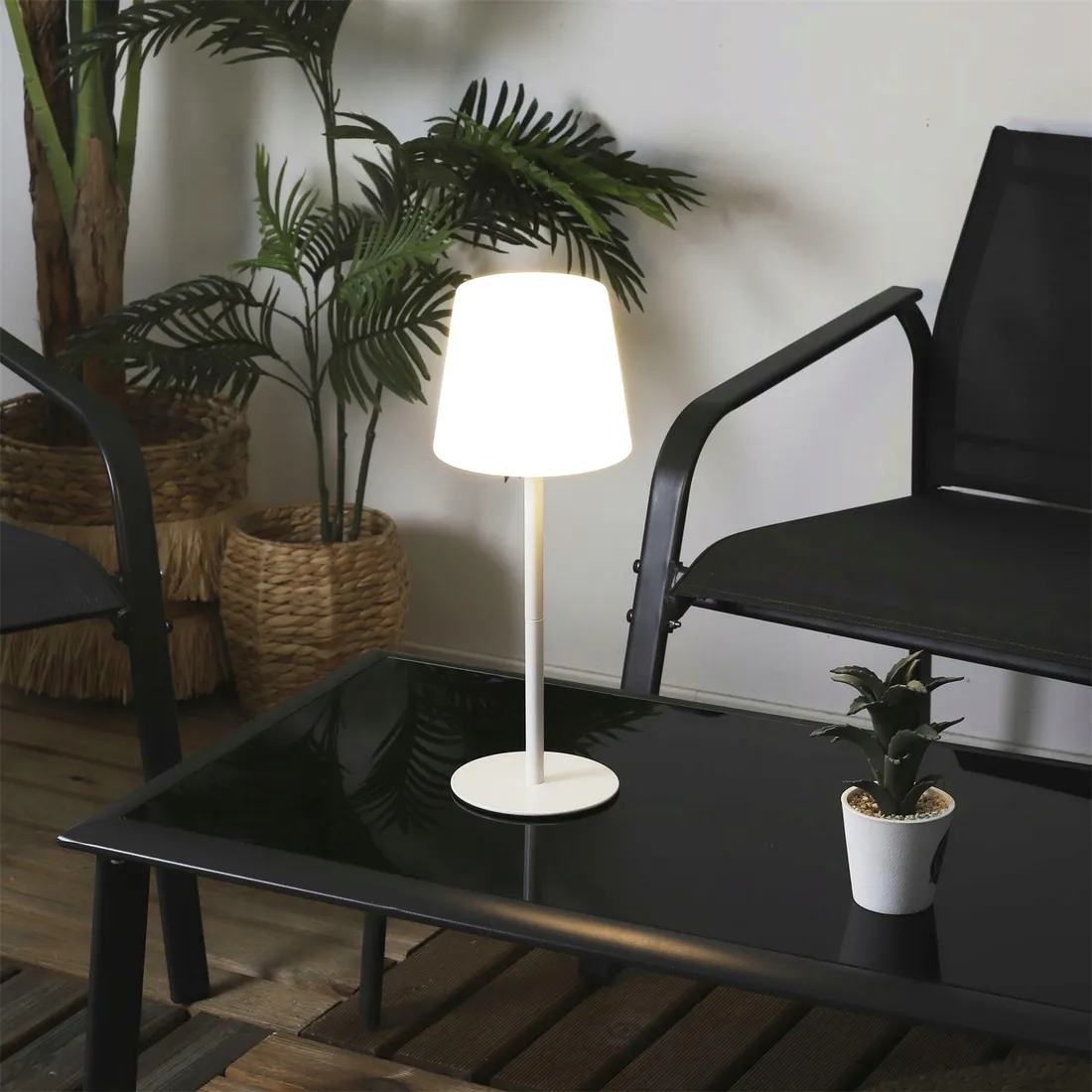 lampa-stolowa-usb-biala-stan-nowy