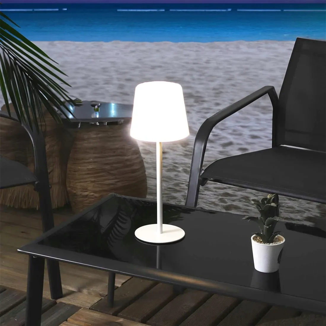 lampa-stolowa-usb-biala