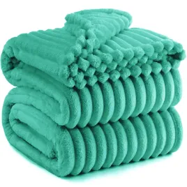 gruby-koc-300g-zdobiony-wytlaczanym-wzorem-efekt-3d-200x220cm-szmaragd