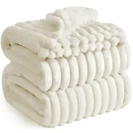gruby-koc-300g-zdobiony-wytlaczanym-wzorem-z-efektem-3d-160x200cm-kremowy