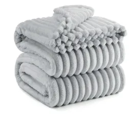 gruby-koc-300g-zdobiony-wytlaczanym-wzorem-efekt-3d-200x220cm