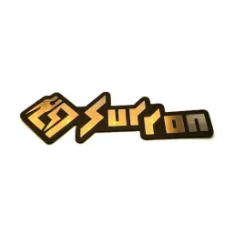 greatergreatergreater-surron-100x34mm-zloty-emblemat-naklejka-logo-zamiennik-bee-mtb-bmx