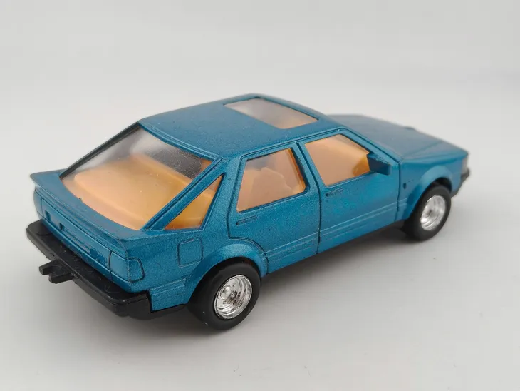 kees-saab-9000-i-1-37-stan-nowy