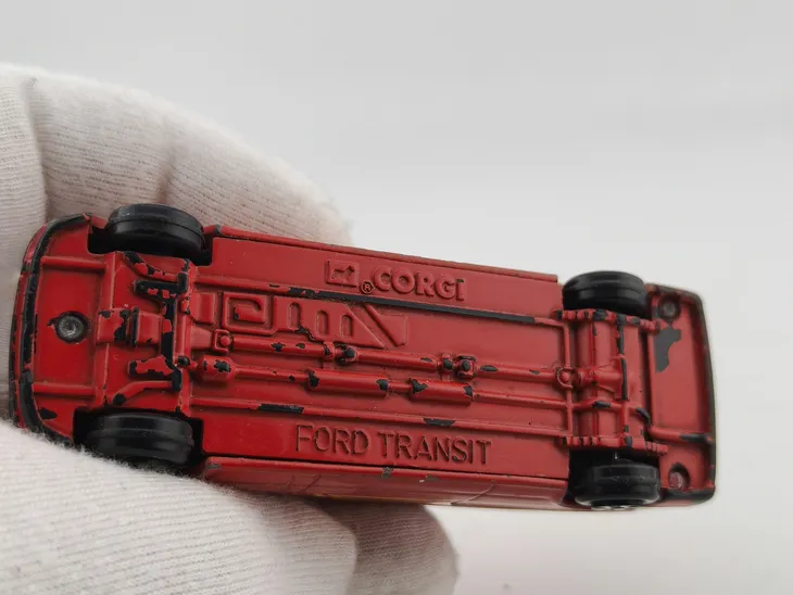 corgi-ford-transit-marka-corgi