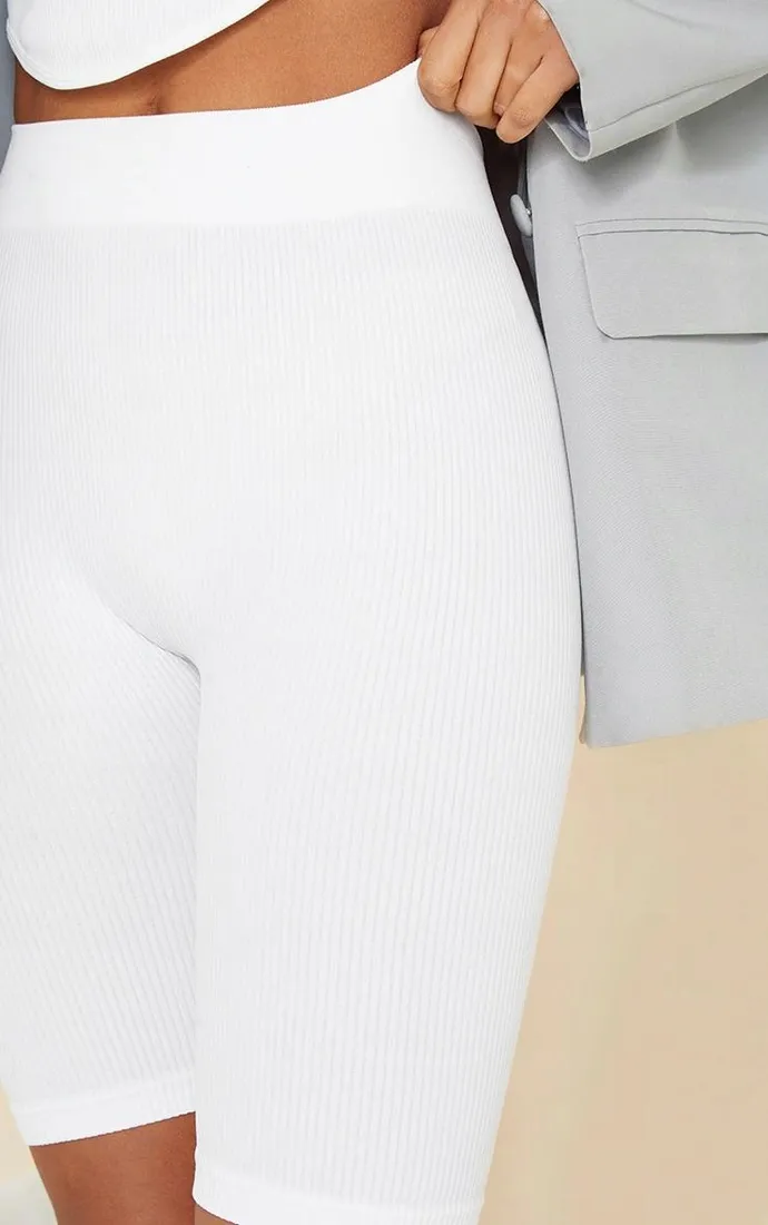 biale-prazkowane-spodenki-prettylittlething-l