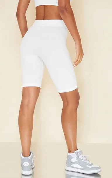 biale-prazkowane-spodenki-prettylittlething-l-linia-regular