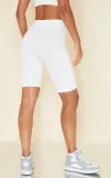 biale-prazkowane-spodenki-prettylittlething-l-linia-regular