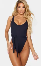 czarny-jednoczesciowy-stroj-kapielowy-prettylittlething-m