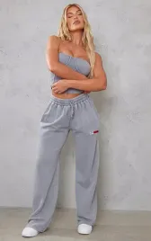 szare-sprane-spodnie-dresowe-prettylittlething-s