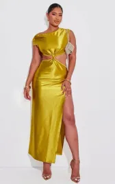 zolta-metaliczna-sukienka-z-wycieciem-maxi-prettylittlething-s