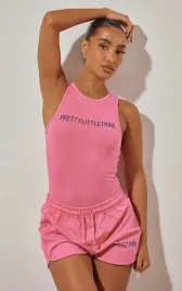 rozowe-body-z-napisem-prettylittlething-l