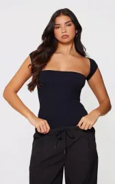 czarne-body-z-glebokim-dekoltem-prettylittlething-m