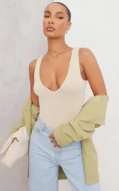 bezowe-body-z-lejacego-materialu-prettylittlething-l