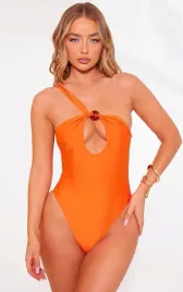 pomaranczowy-stroj-jednoczesciowy-z-koralikiem-prettylittlething-m