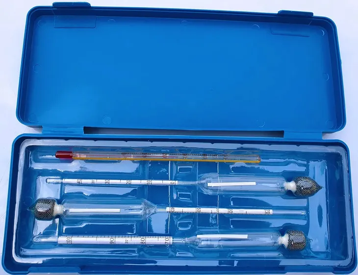 Alkoholomierz miernik z termometrem w pudełku Plastikowym BOX Etui