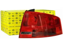 lampa-tyl-prawa-audi-a4-b7-04-08-sedan