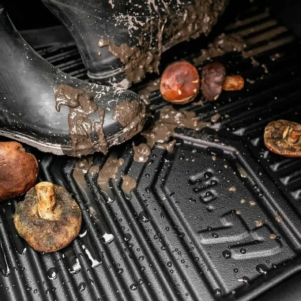 dywaniki-elastomerowe-renault-megane-iv-2015-liczba-elementow-komplety-stan-nowy
