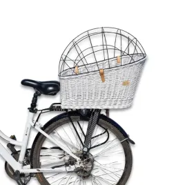 wiklinowy-koszyk-na-bagaznik-dla-psa-bialy-transporter-na-bagaznik