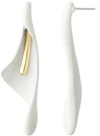 biale-kolczyki-kwiaty-ze-zlota-kropla-stylowe-eleganckie-sztyft-pozlacane