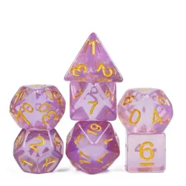 zestaw-7-kosci-z-zywicy-rozowe-zloty-nadruk-d4-20-k20-rpg-dandd-mtg-bg3