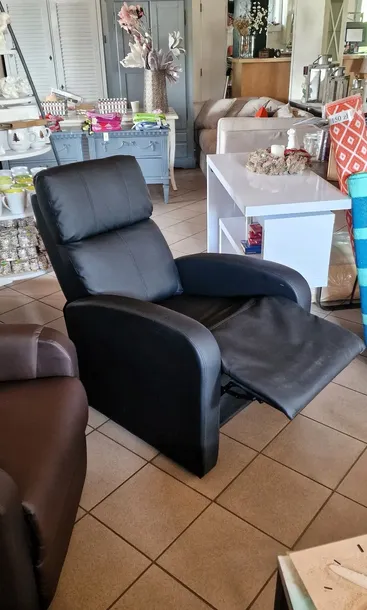 fotel-czarny-rozkladany-glebokosc-mebla-90-cm