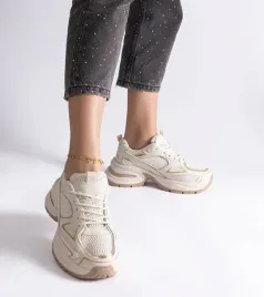 bezowe-sneakersy-na-masywnej-podeszwie-adoma