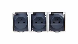 fala-gniazdo-hermetyczne-potrojne-z-u-ip44-klapka-przezroczysta-biale-gnh