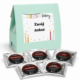 uroczy-prezent-z-kawa-i-personalizowana-etykieta-prezent-z-okazji-slubu