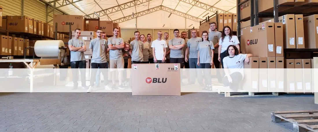 blu-blotnik-audi-a3-8p-ly9b-lewy-czarny-03-08-przod-ocynk