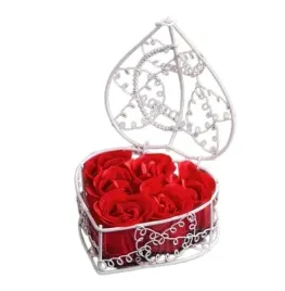 roze-w-bialym-koszu-czerwone-kwiaty-do-kapieli